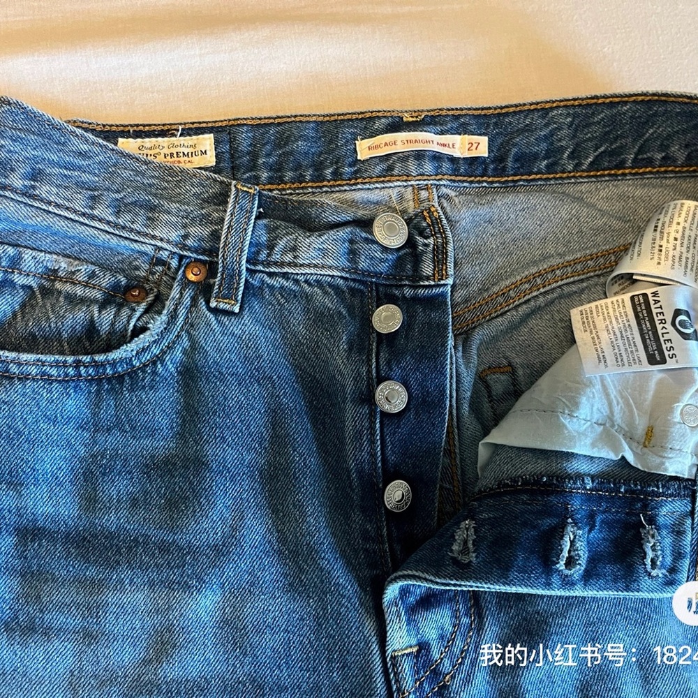 3 pairs of jean from Levi’s